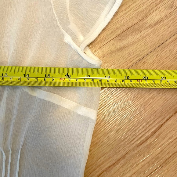 NWOT- Sheer off white , size M , Short Sleeve Top - Picture 5 of 10